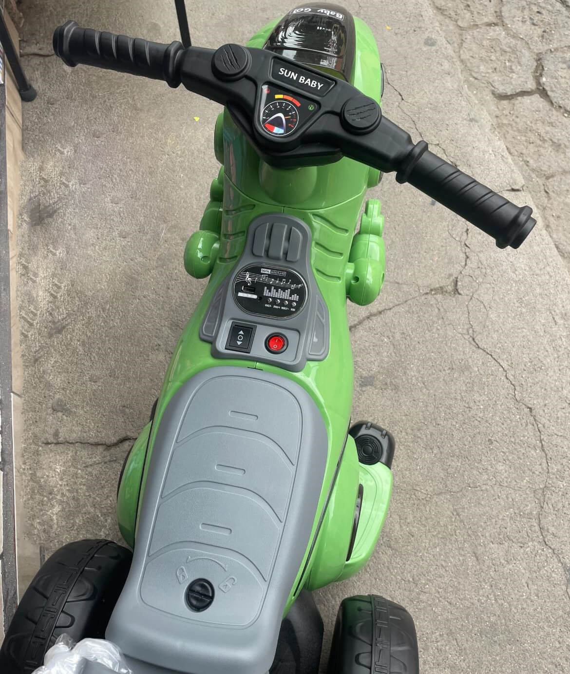 12V Kids Electric Motorcycle 3 Wheels Dinosaur Car Dual Drive Ride On Car For Boys & Girls