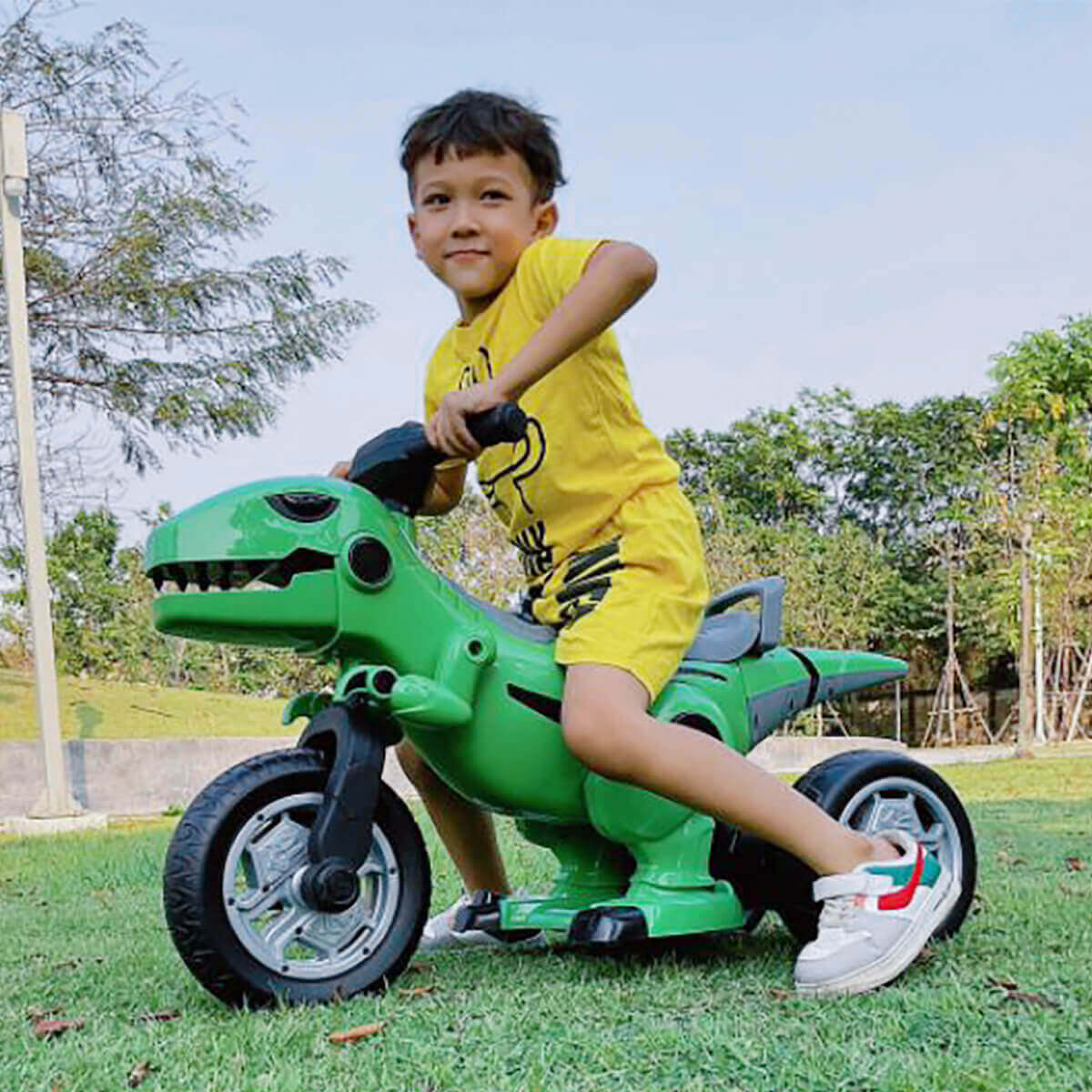 12V Kids Electric Motorcycle 3 Wheels Dinosaur Car Dual Drive Ride On Car For Boys & Girls