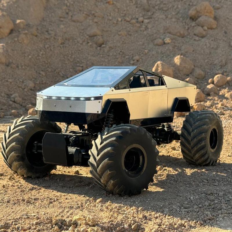 1/8 Remote Control Car 4WD Pickup Climbing Car 2.4G Alloy Off-road Vehicle